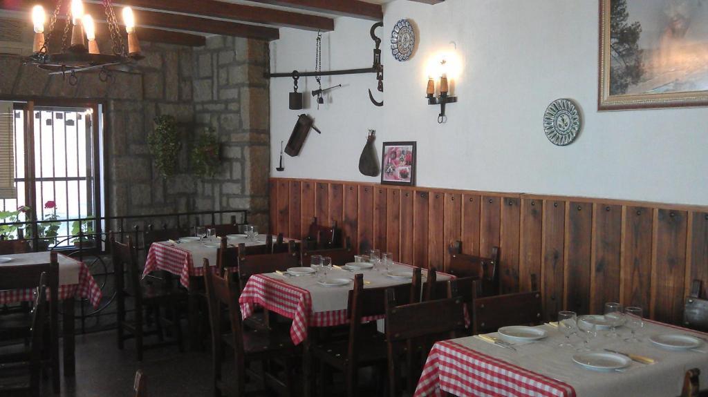 Hostal Restaurante El Chato El Barraco Exterior foto