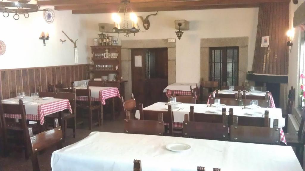Hostal Restaurante El Chato El Barraco Exterior foto